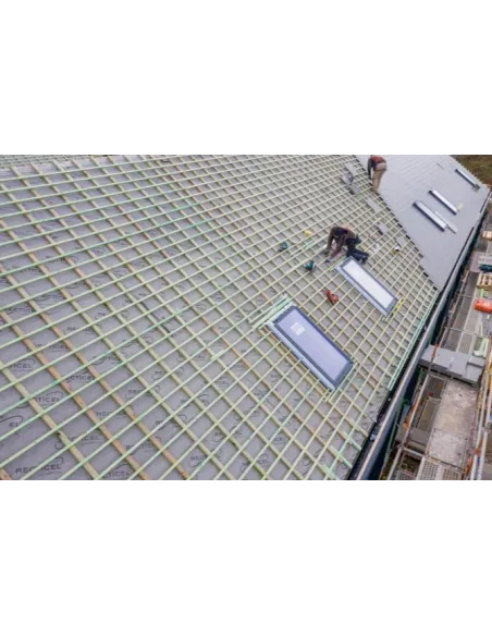 Recticel Powerroof Max,  Izolacja nakrokwiowa na dachy spadziste, opatrzona w folię RECTIVENT z samoprzylepnymi zakładami